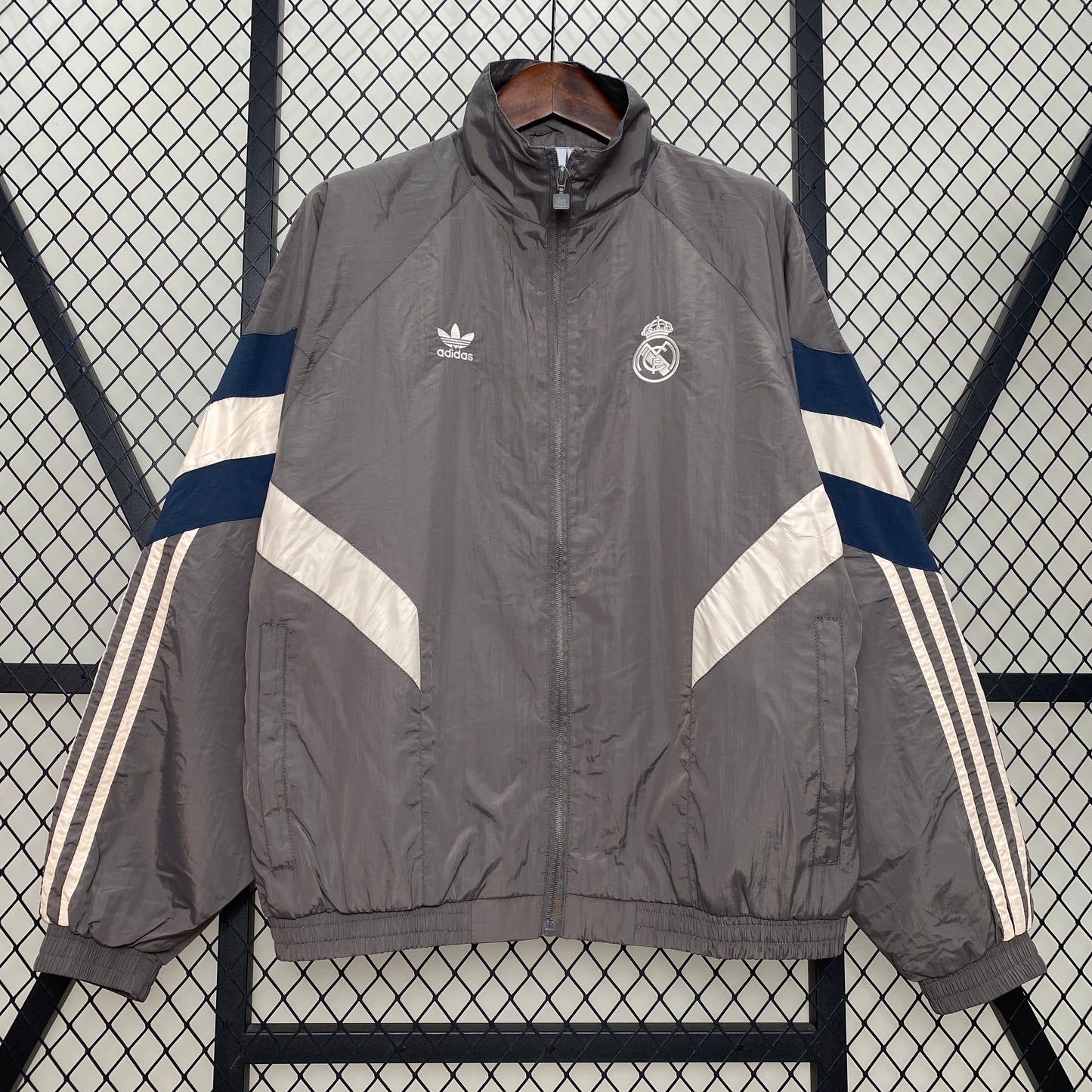 Real Madrid Windbreaker (Top) 2024/25 - sinoshirt