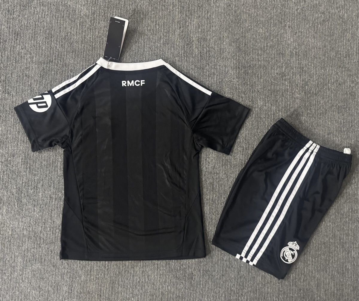 Real Madrid Soccer Jersey Black Goalkeeper Kids Kit Jersey+Shorts 2025/26 - sinoshirt