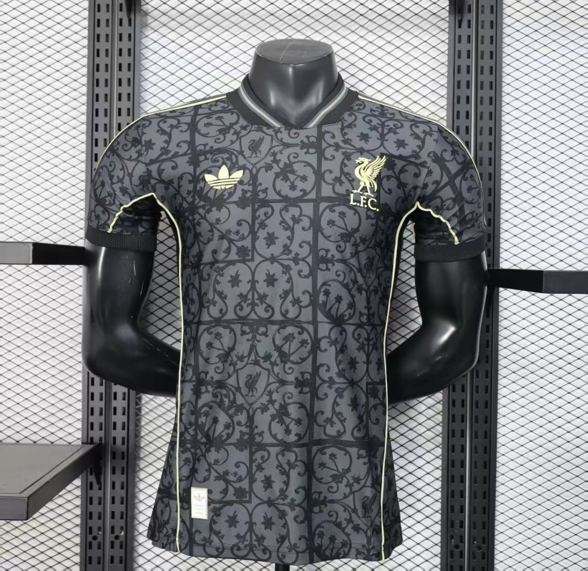Liverpool Authentic Football Jersey Black Gold Special Edition Shirt 2025/26 - sinoshirt