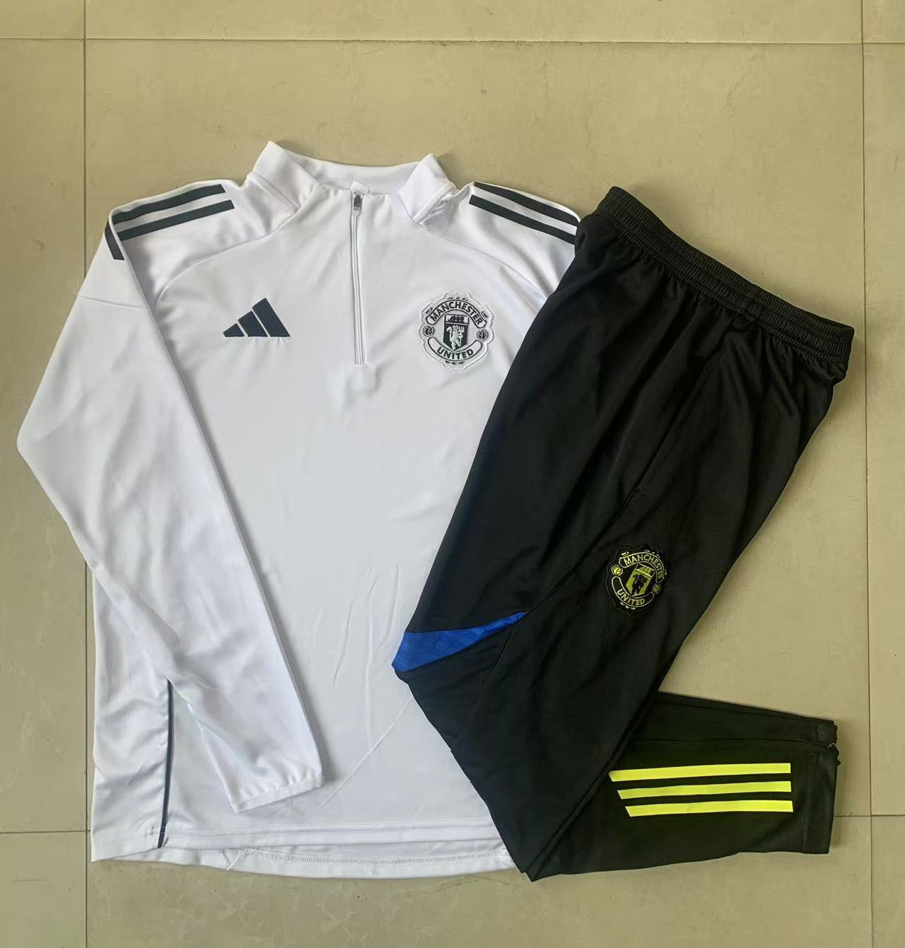 Kids Manchester United Training Kit (Sweatshirt+Pants) White 2025/26 - sinoshirt