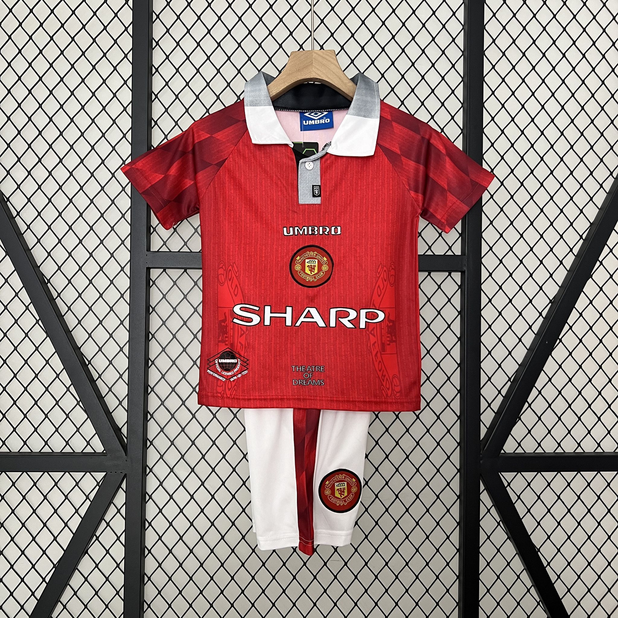 Manchester United Retro Football Jersey Home Kids Kit Jersey+Shorts 1996/98 - sinoshirt