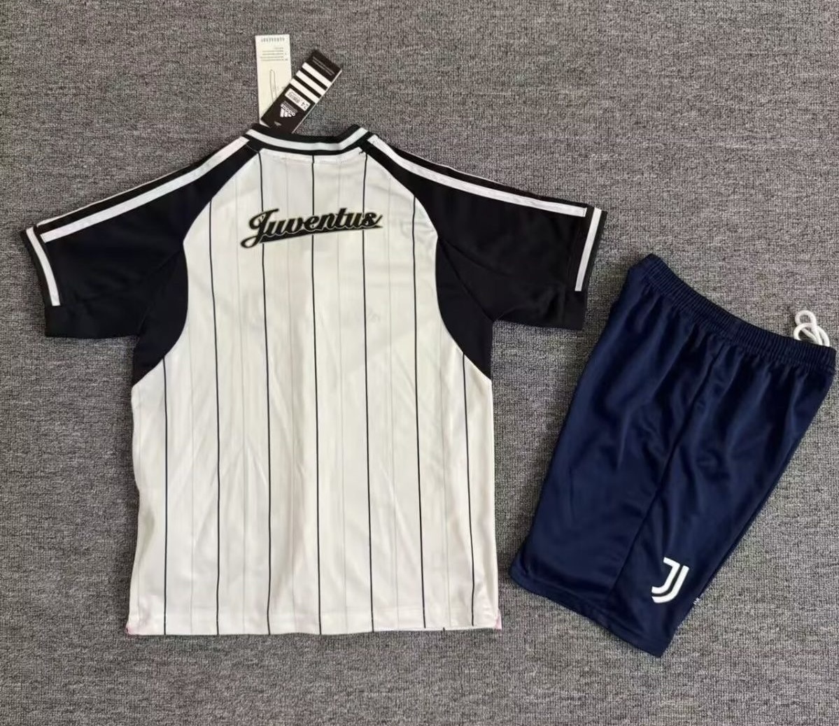 Juventus x US Pack Baseball Kids Kit Jersey+Shorts 2025/26 - sinoshirt