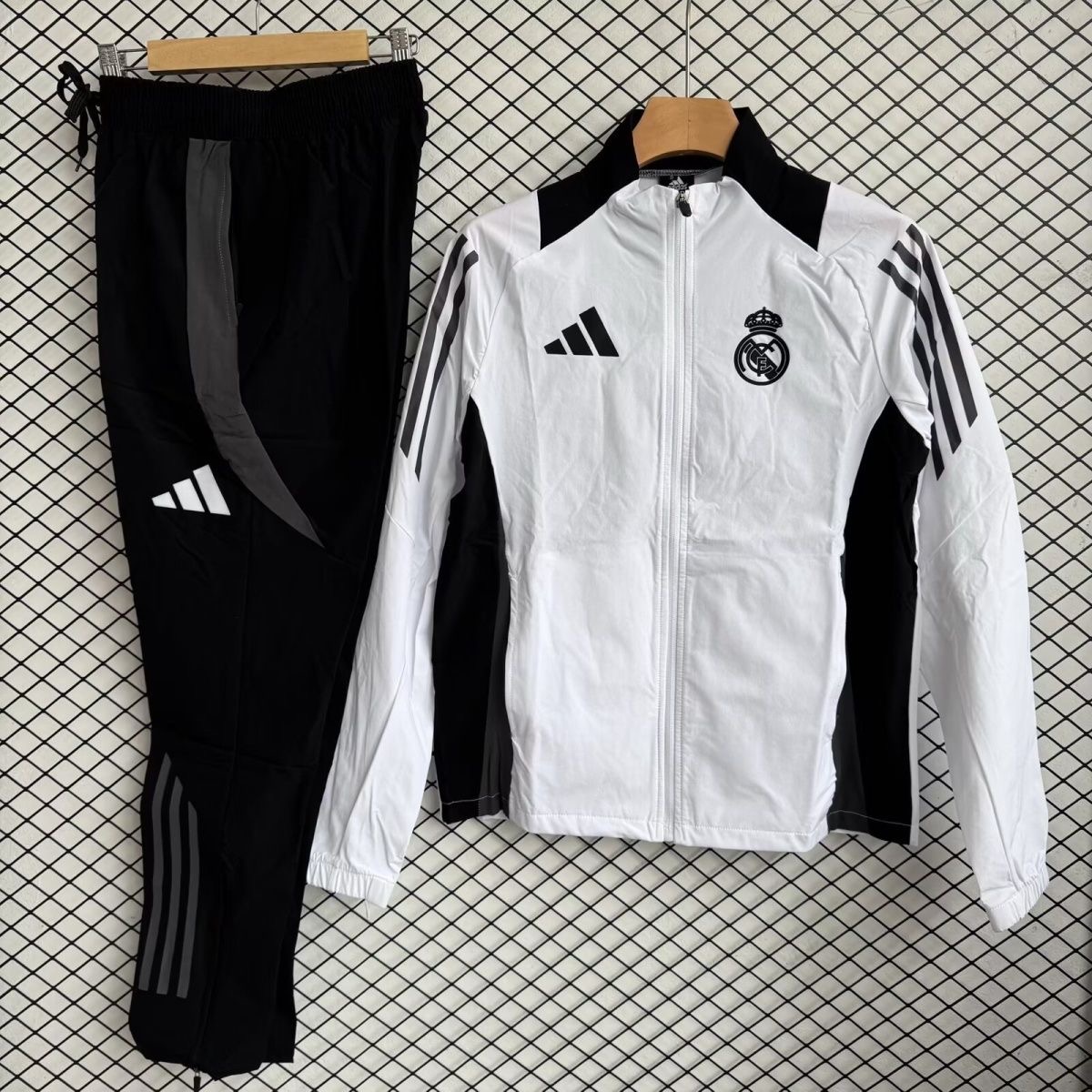 Real Madrid Windbreaker With Pants White 2025-26 - sinoshirt