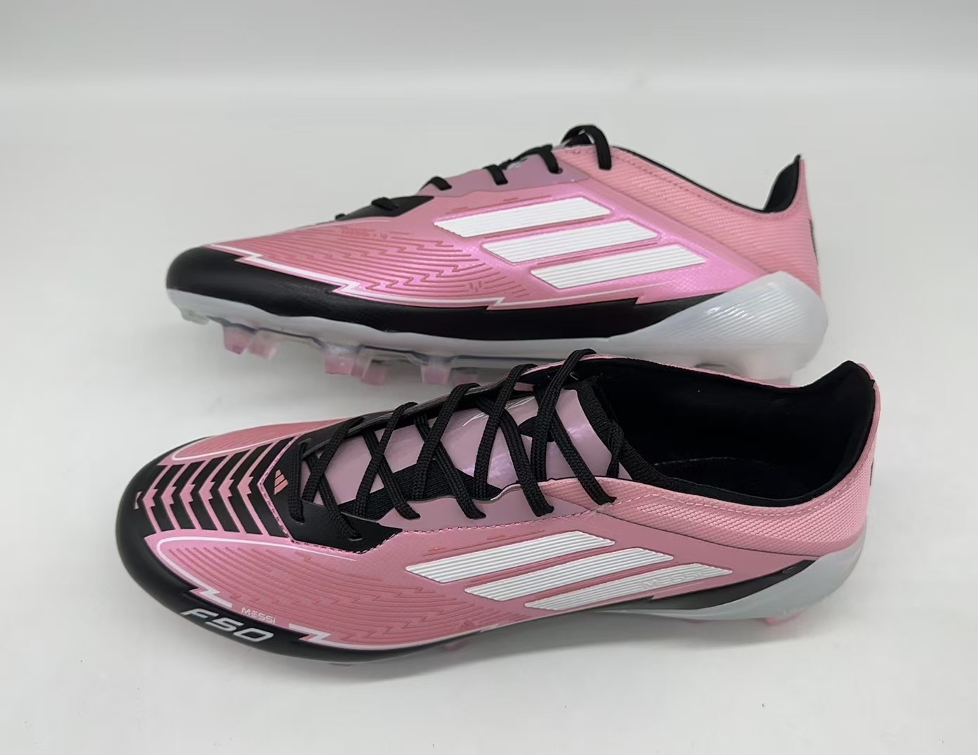 A F50 Low-top Waterproof Football Shoes - sinoshirt