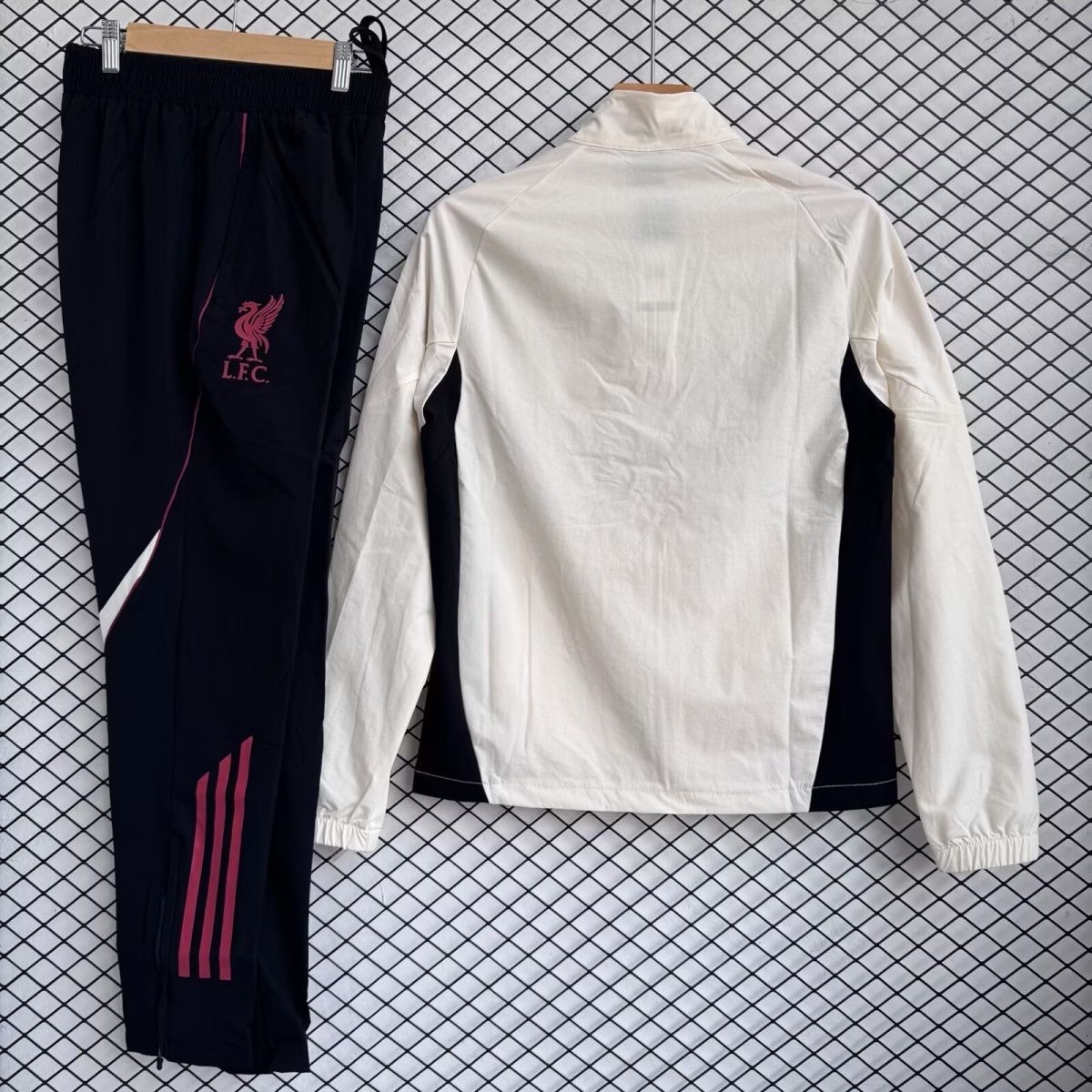 Liverpool Windbreaker With Pants Off-White 2025/26 - sinoshirt
