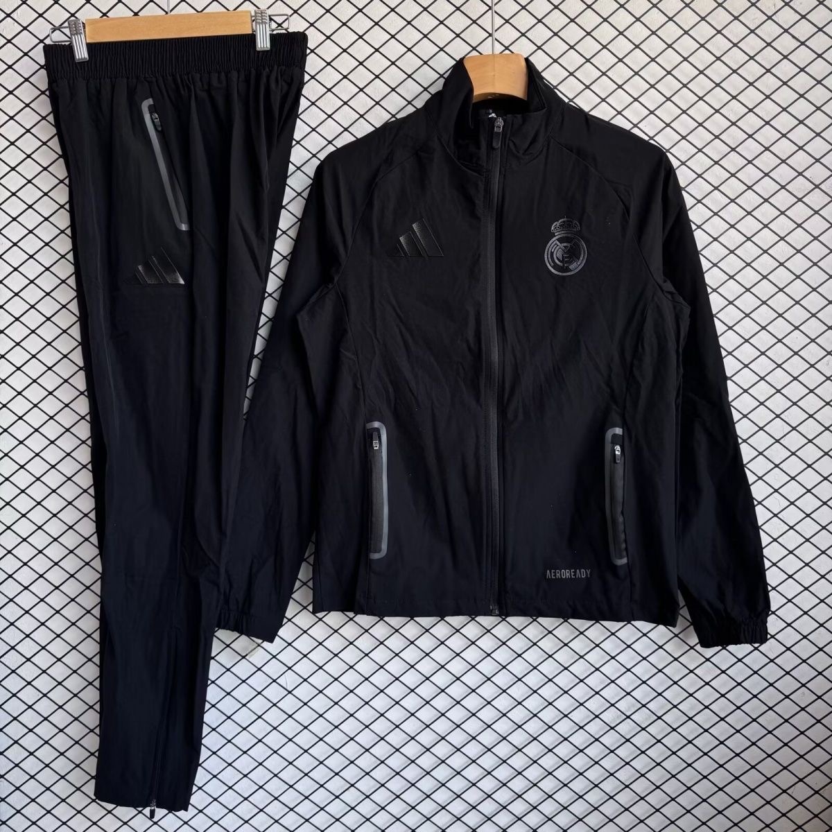 Real Madrid Windbreaker With Pants Black 2025-26 - sinoshirt