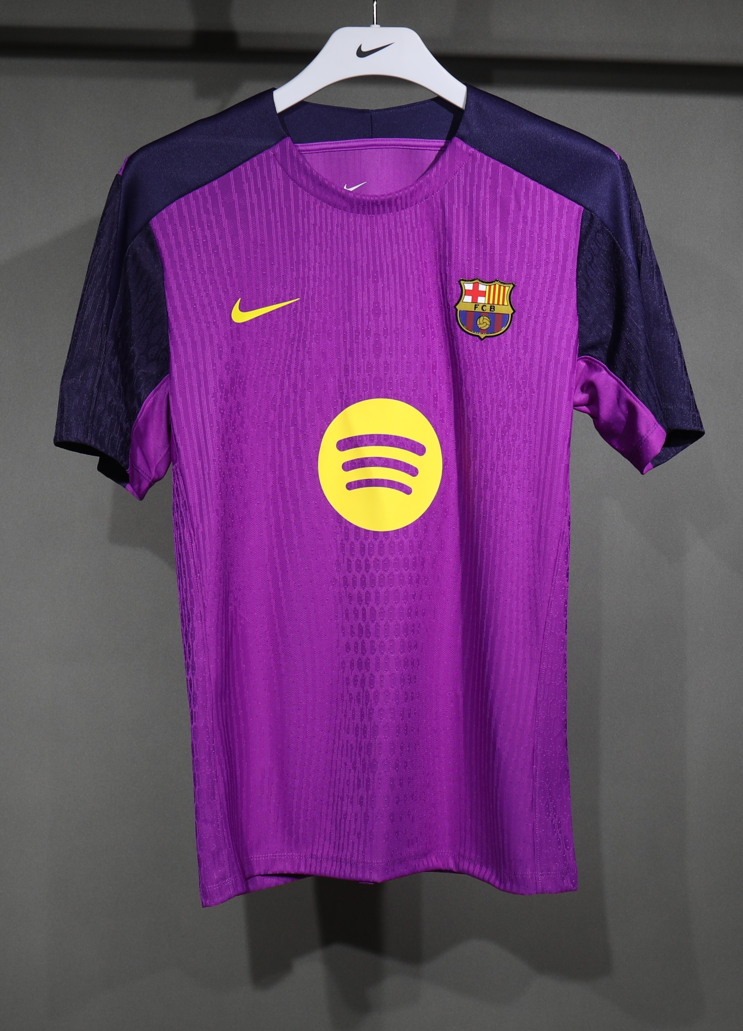 Barcelona Authentic Soccer Jersey Purple Training Shirt 2025/26 - sinoshirt