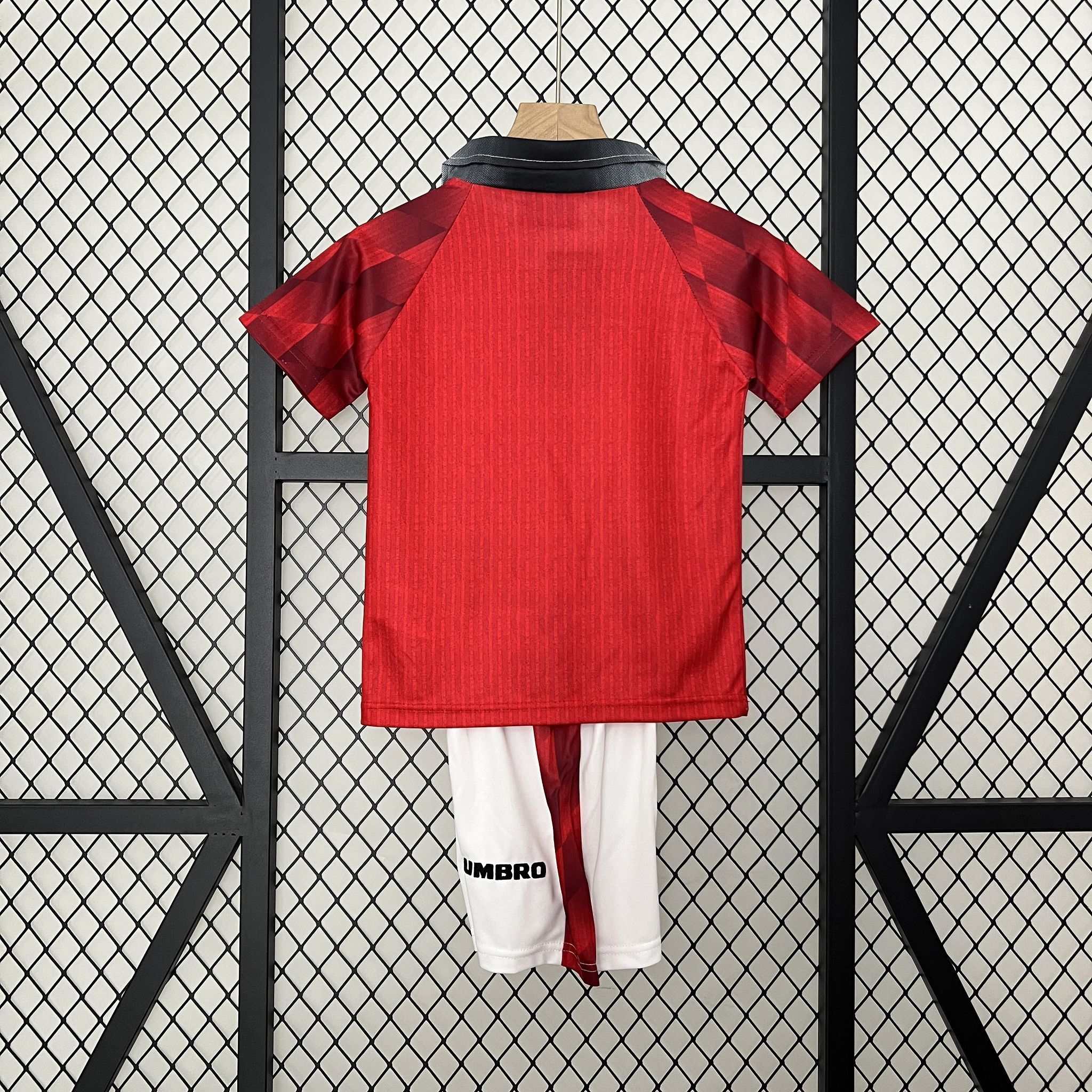 Manchester United Retro Football Jersey Home Kids Kit Jersey+Shorts 1996/98 - sinoshirt