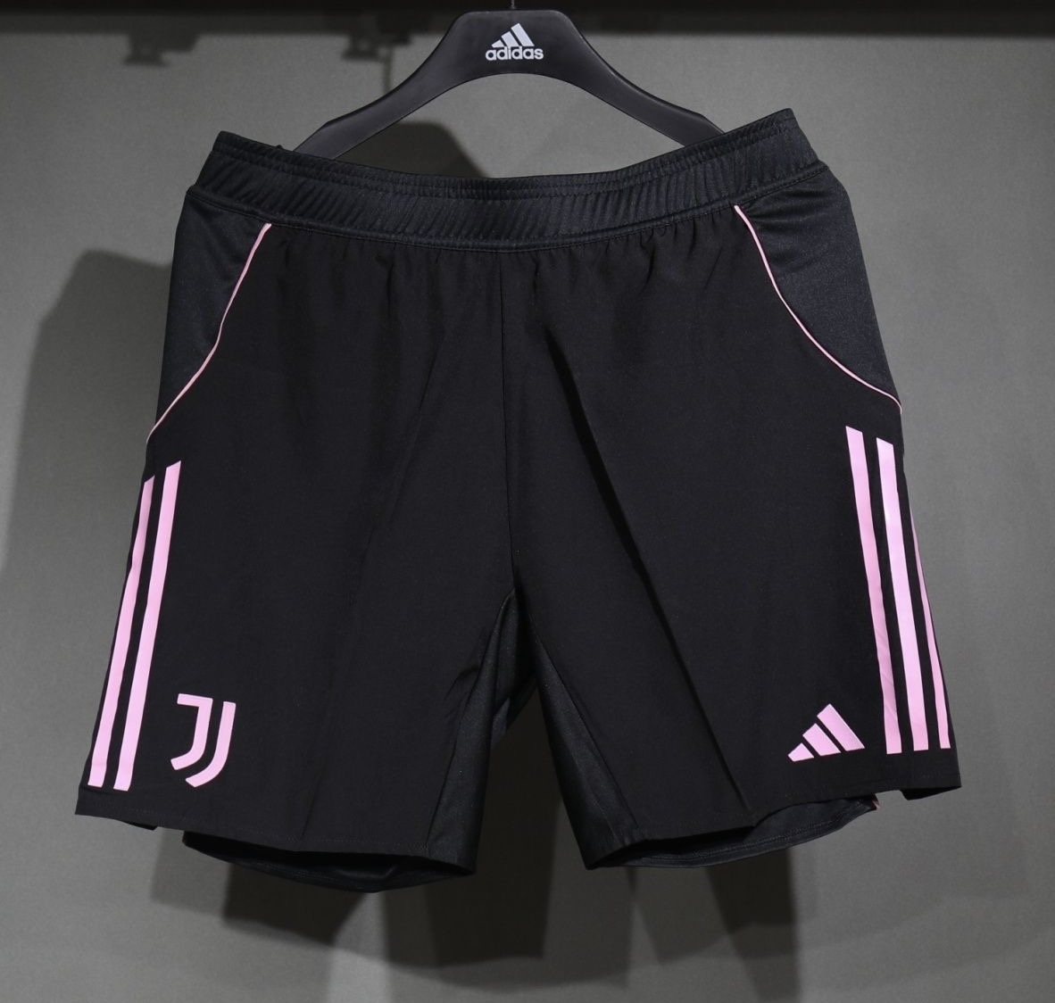 Juventus Authentic Home Shorts 2025/26 - sinoshirt