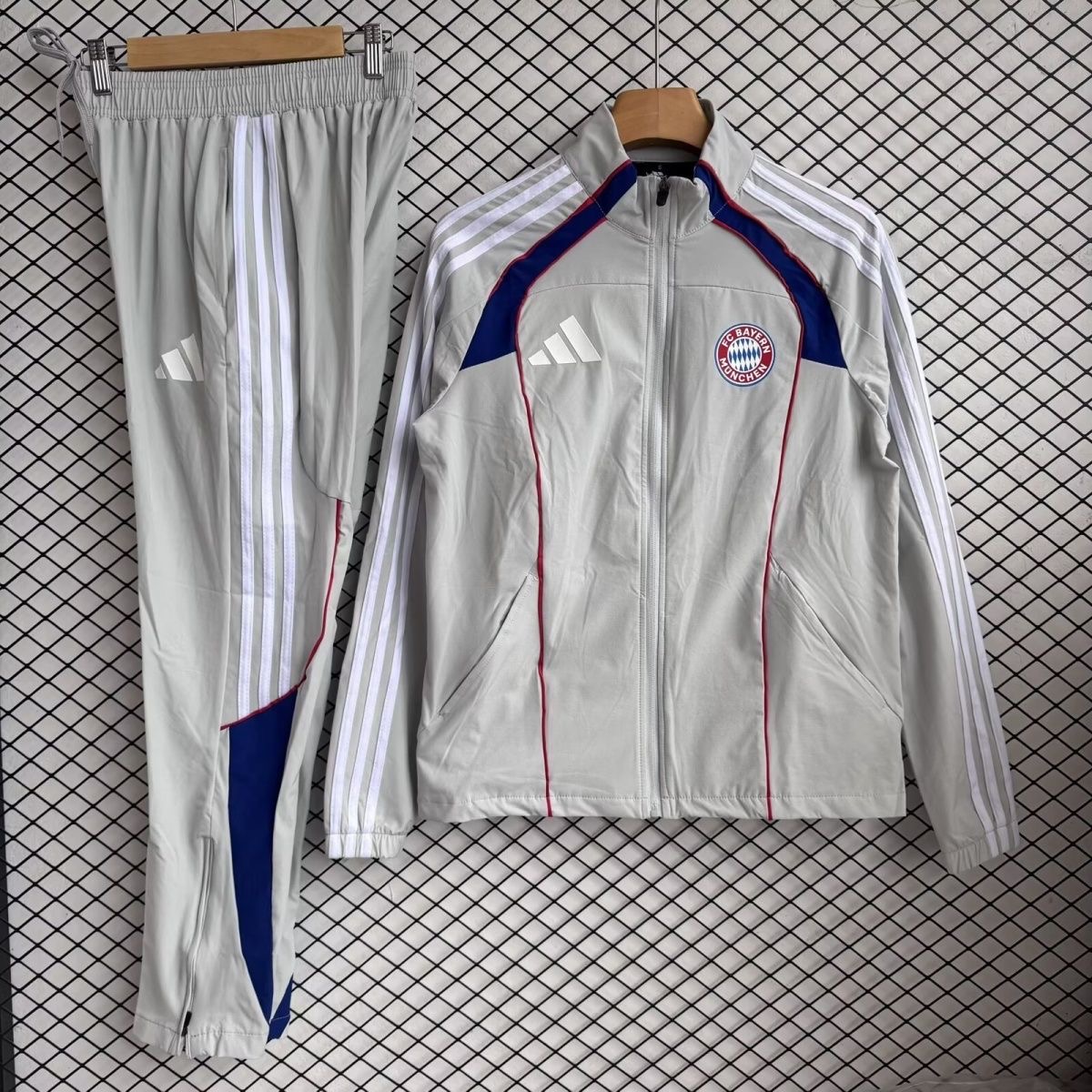 Bayern Munich Windbreaker With Pants Gray 2025/26 - sinoshirt